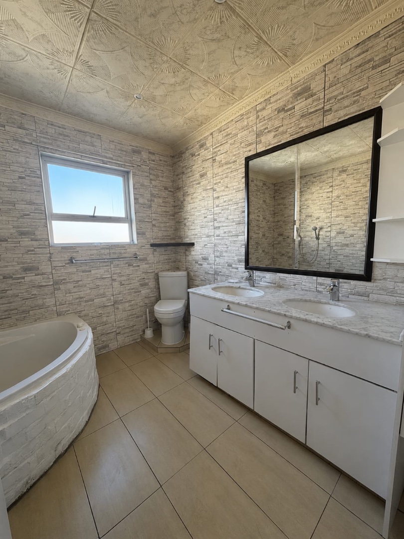 5 Bedroom Property for Sale in Colorado Park Western Cape